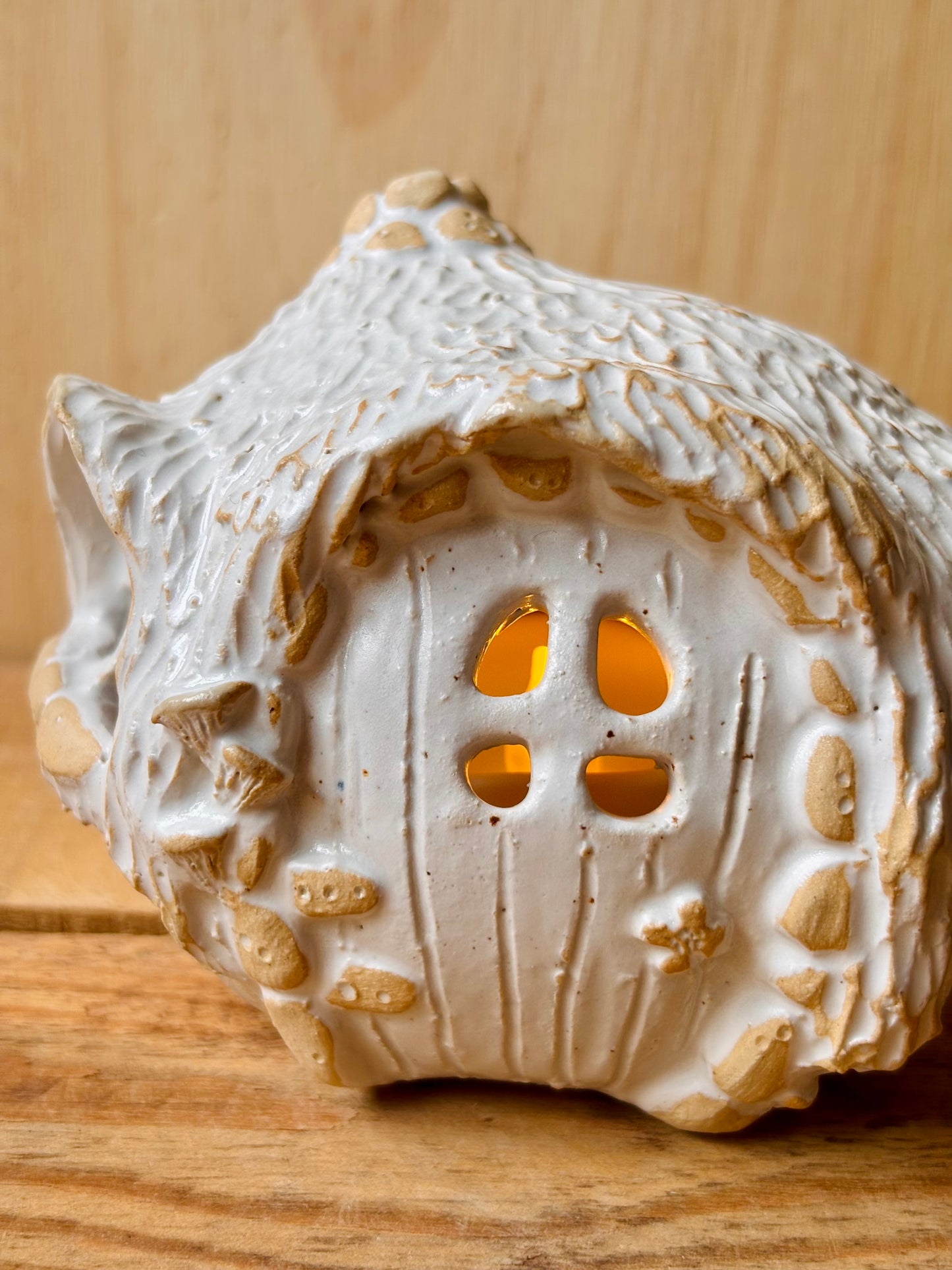 House 1 - white and gold tealight holder