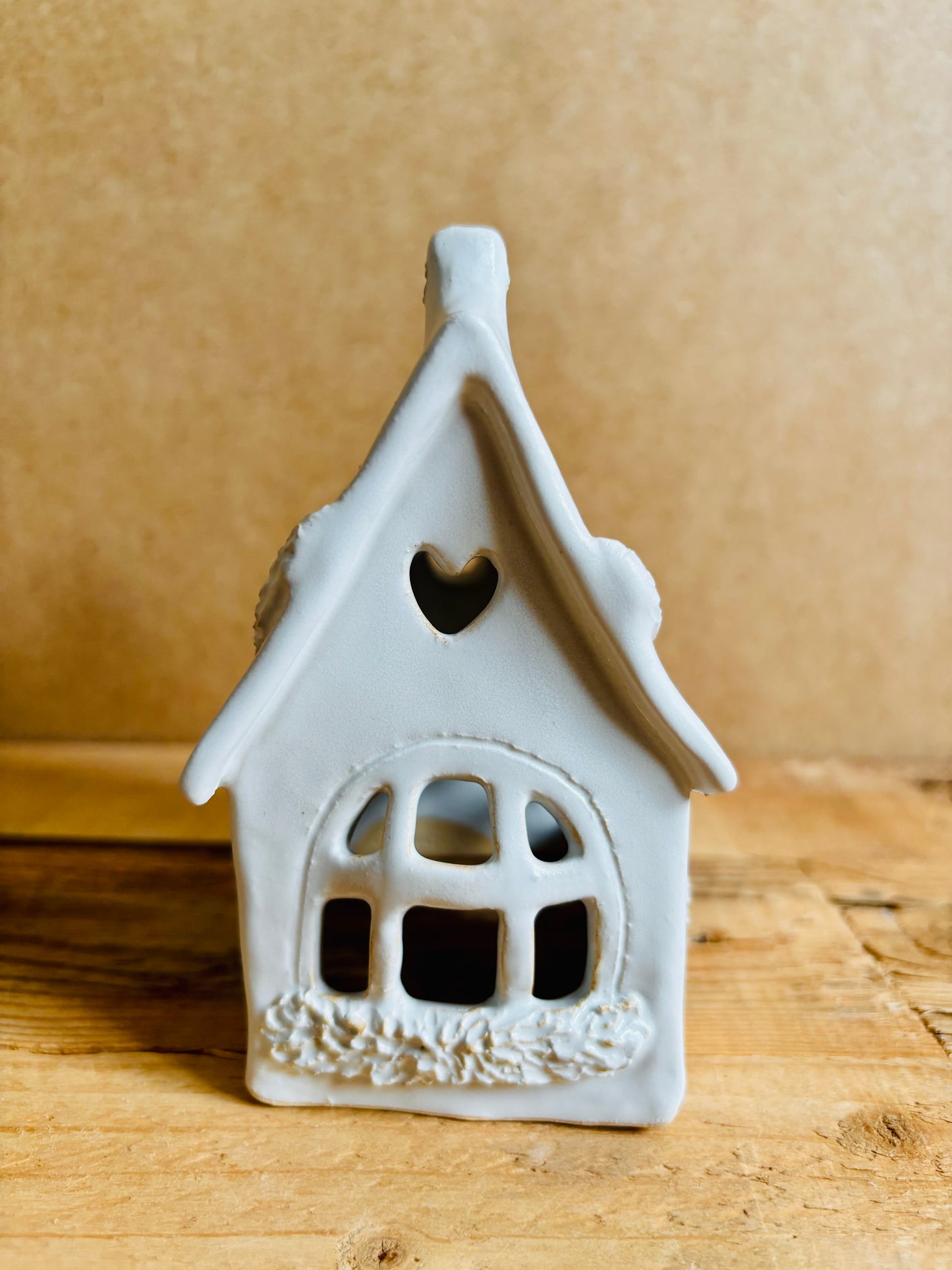 House 1 - white and gold tealight holder