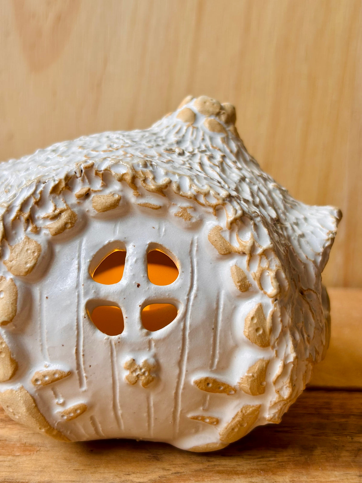 House 1 - white and gold tealight holder