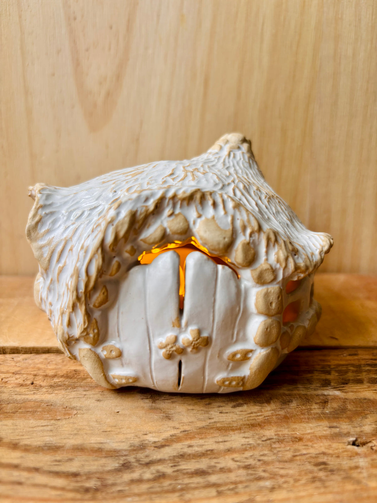 House 1 - white and gold tealight holder