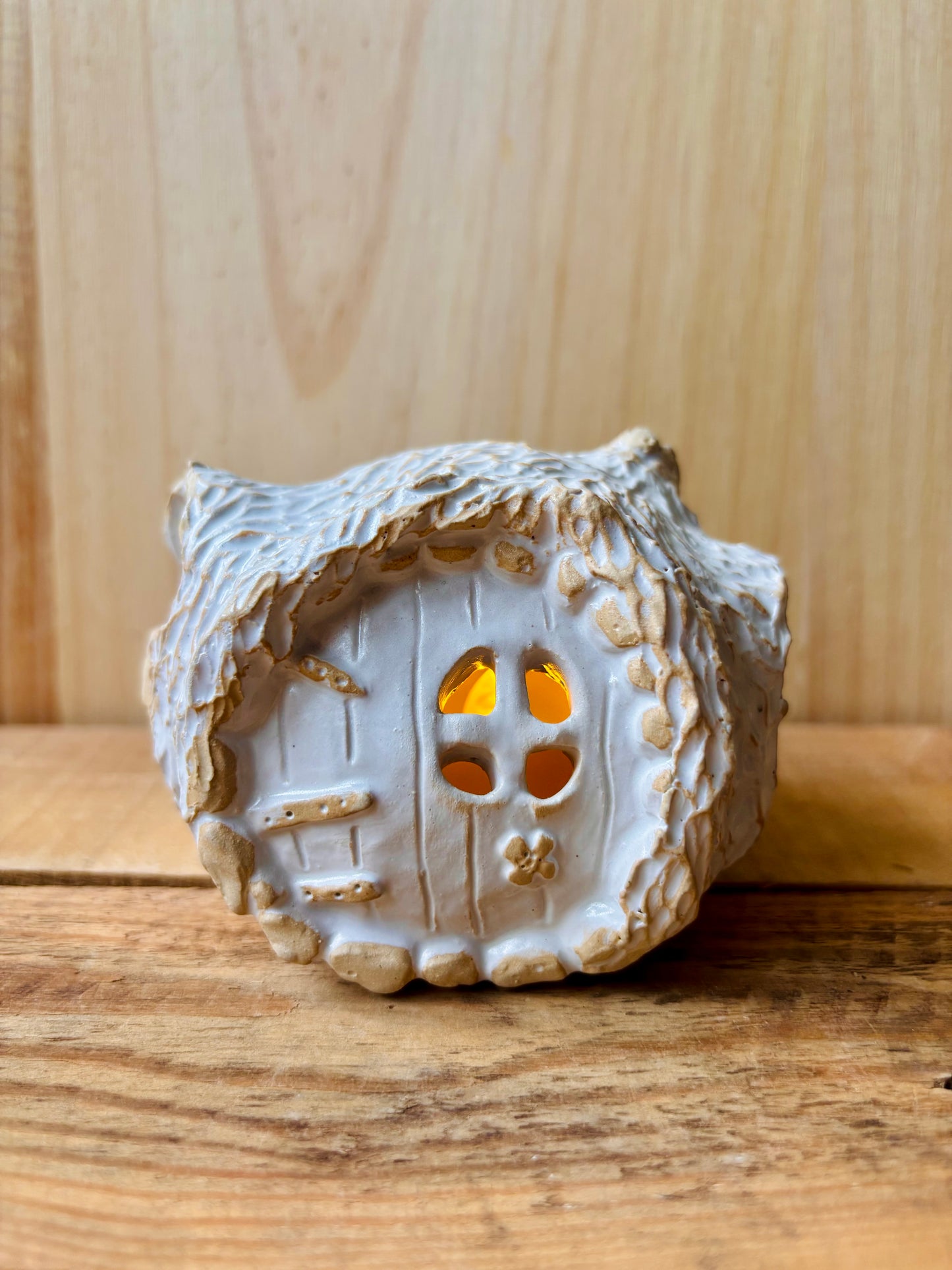 House 1 - white and gold tealight holder
