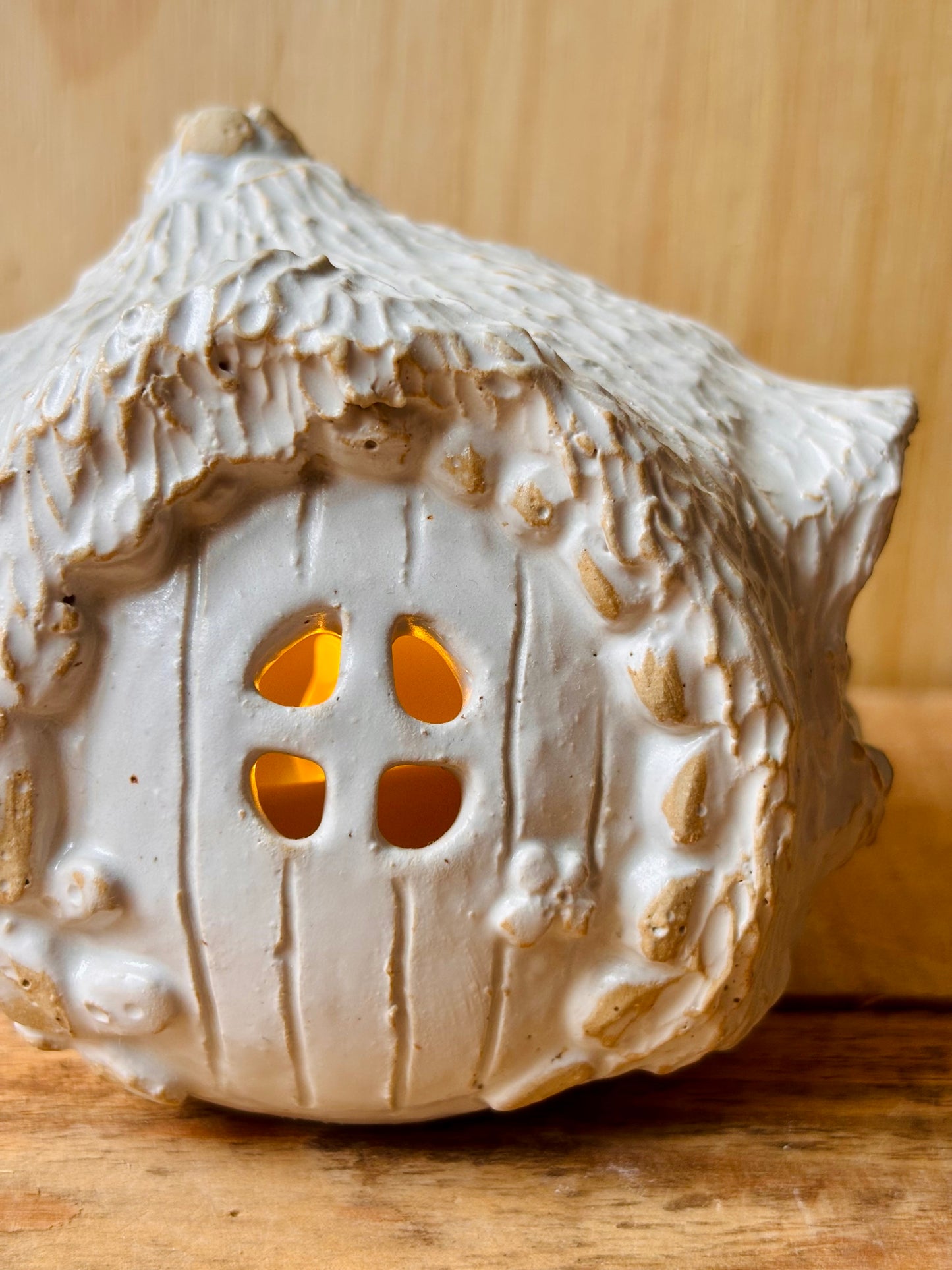 House 1 - white and gold tealight holder