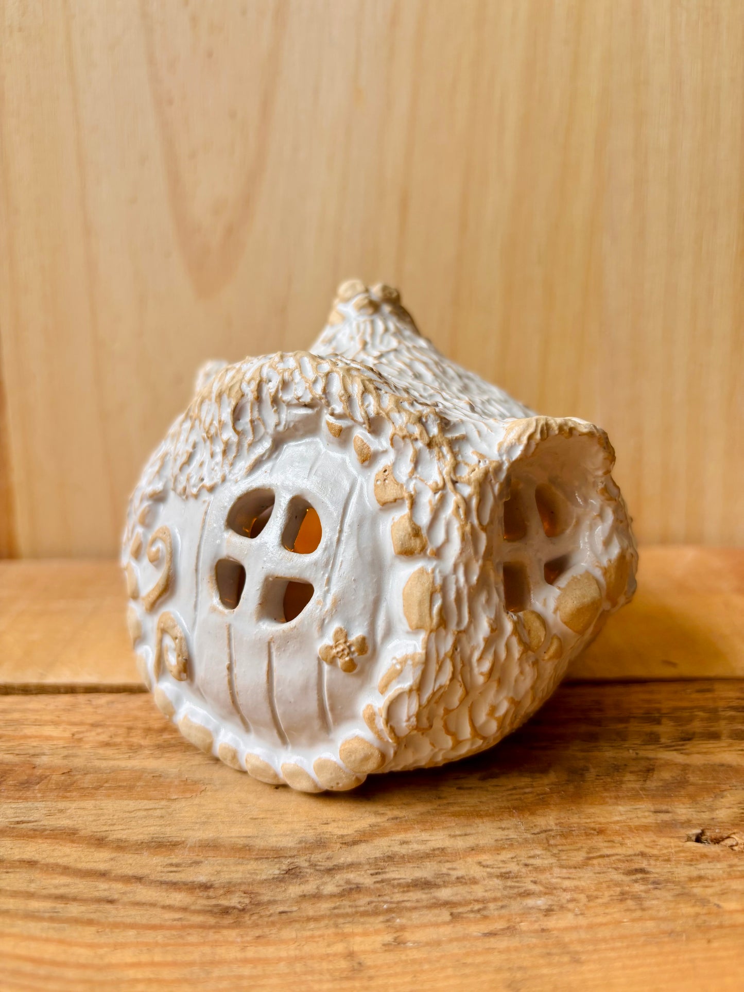 House 1 - white and gold tealight holder