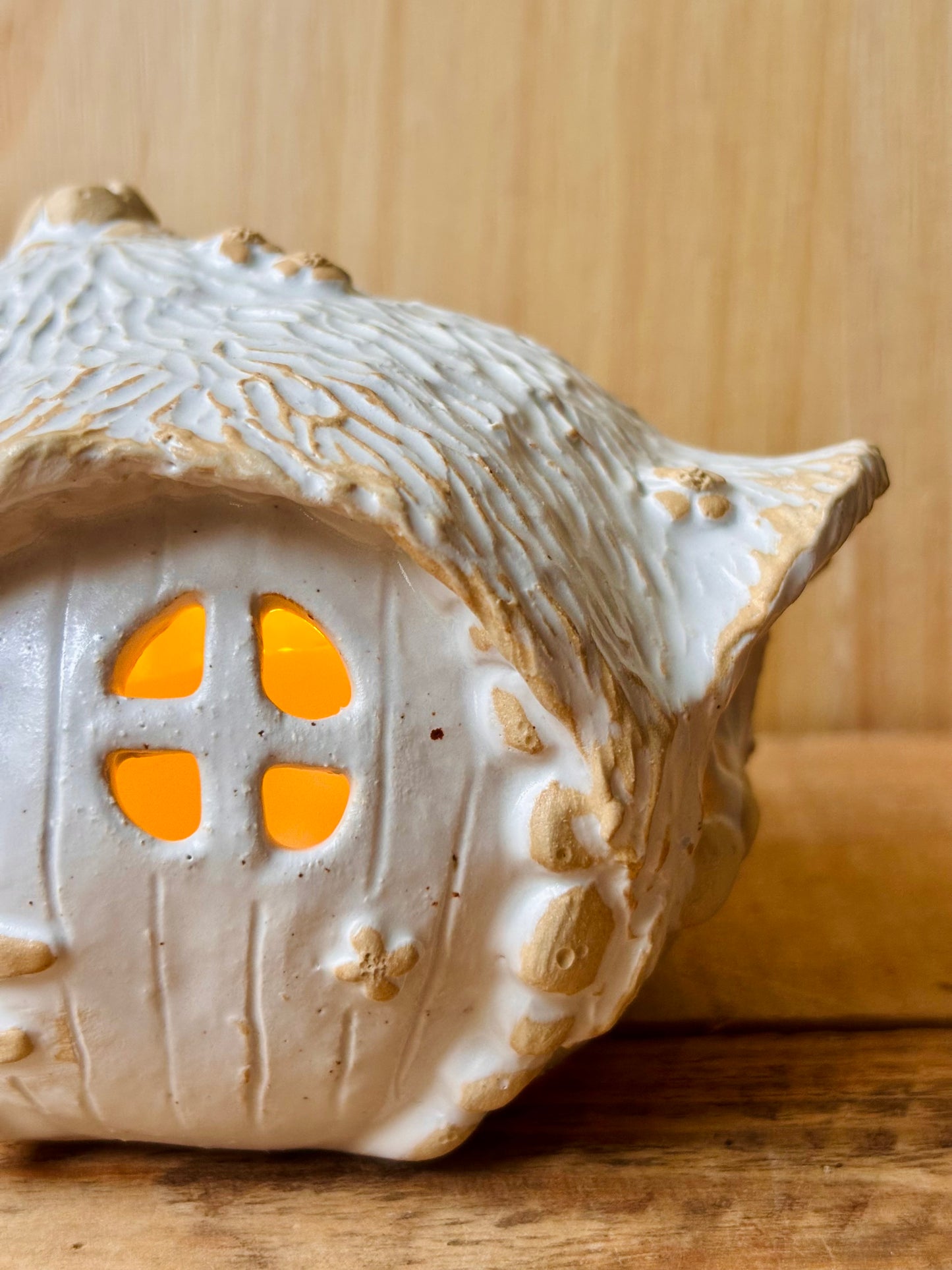 House 1 - white and gold tealight holder