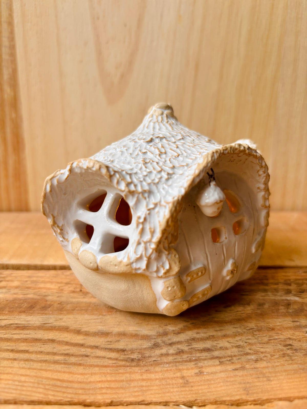 Maison Hobbit - photophore blanc et or 26