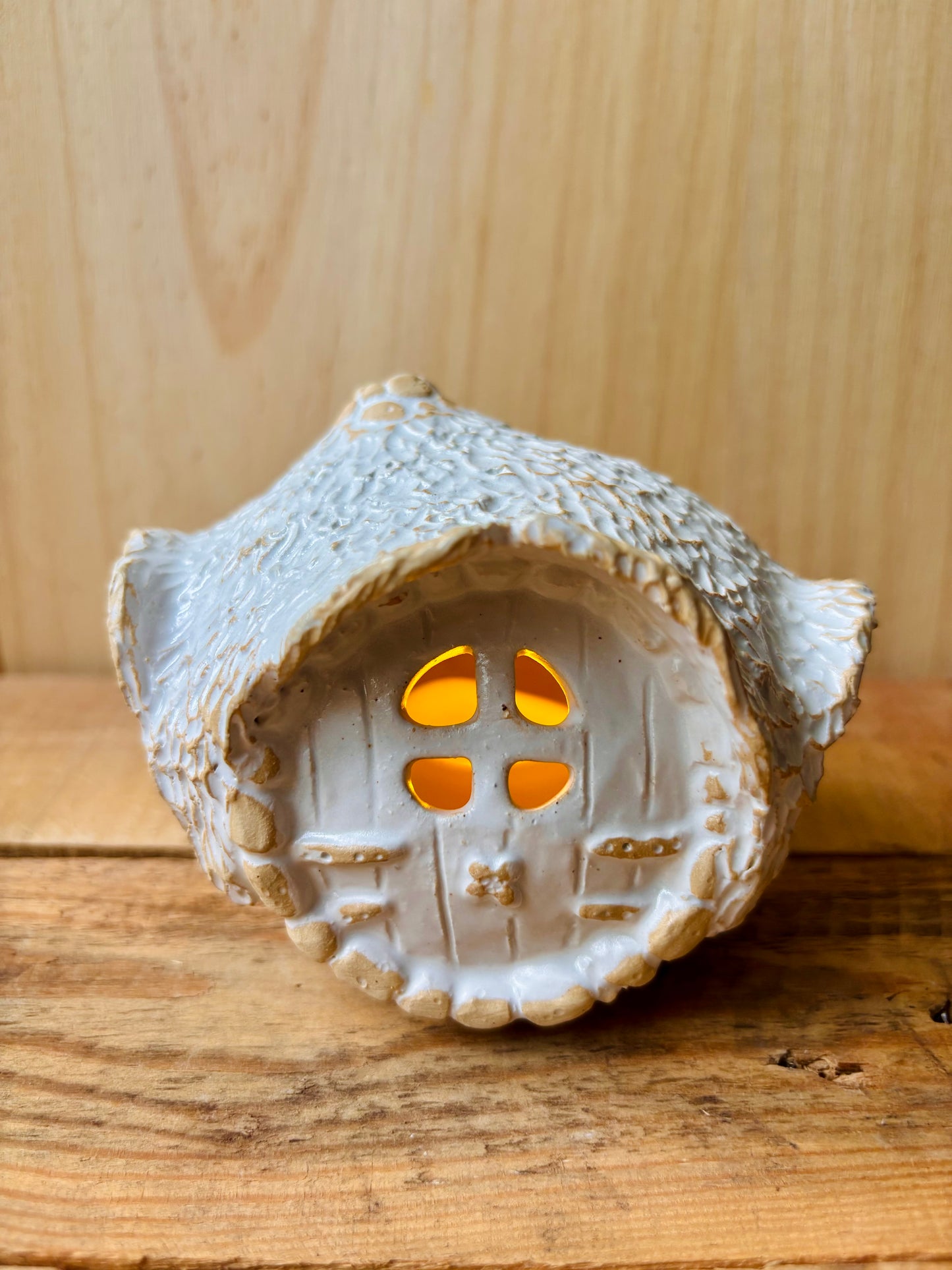 House 1 - white and gold tealight holder