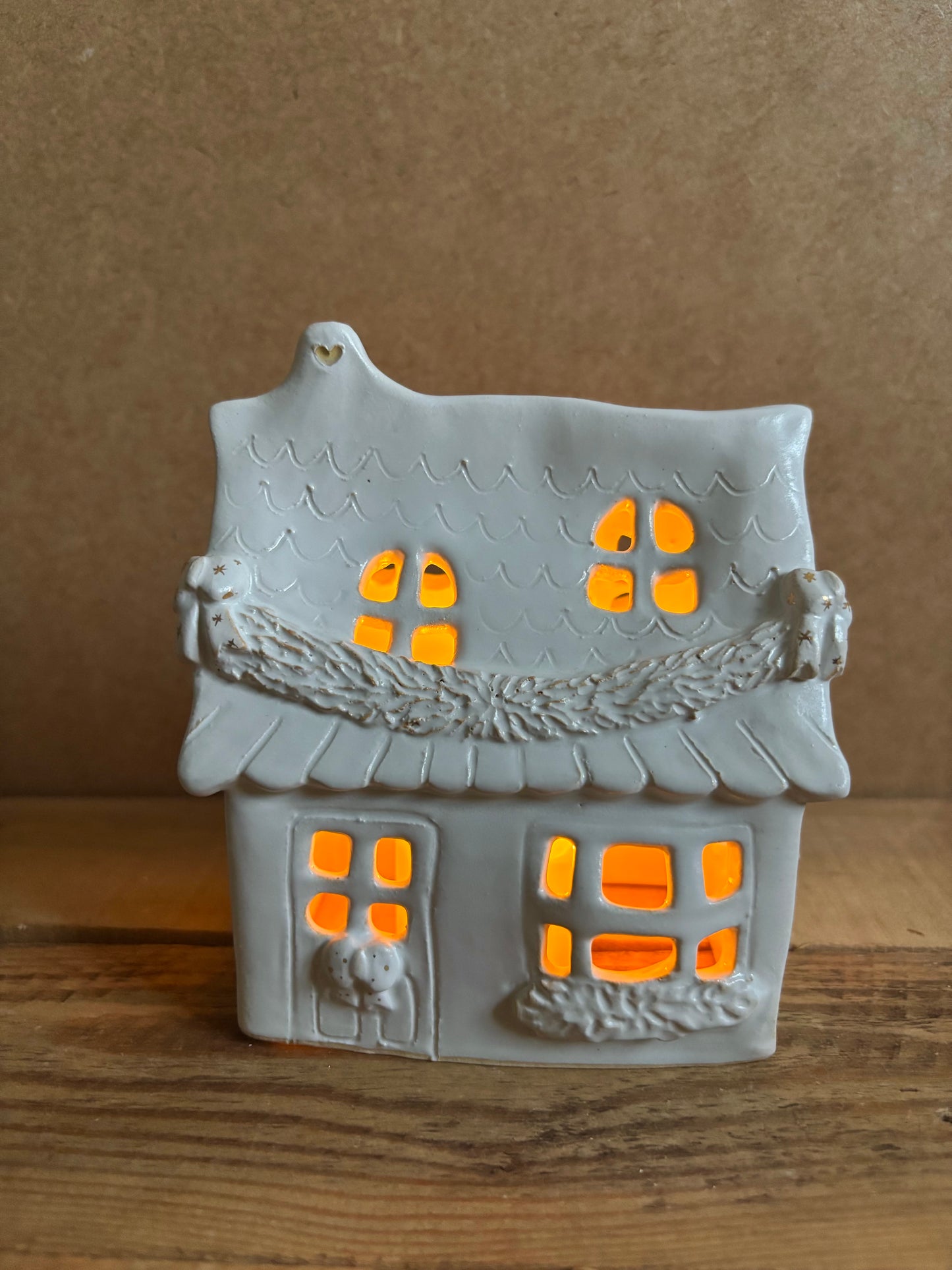 House 1 - white and gold tealight holder