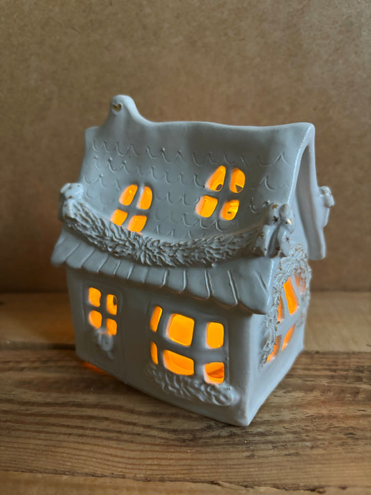 House 1 - white and gold tealight holder