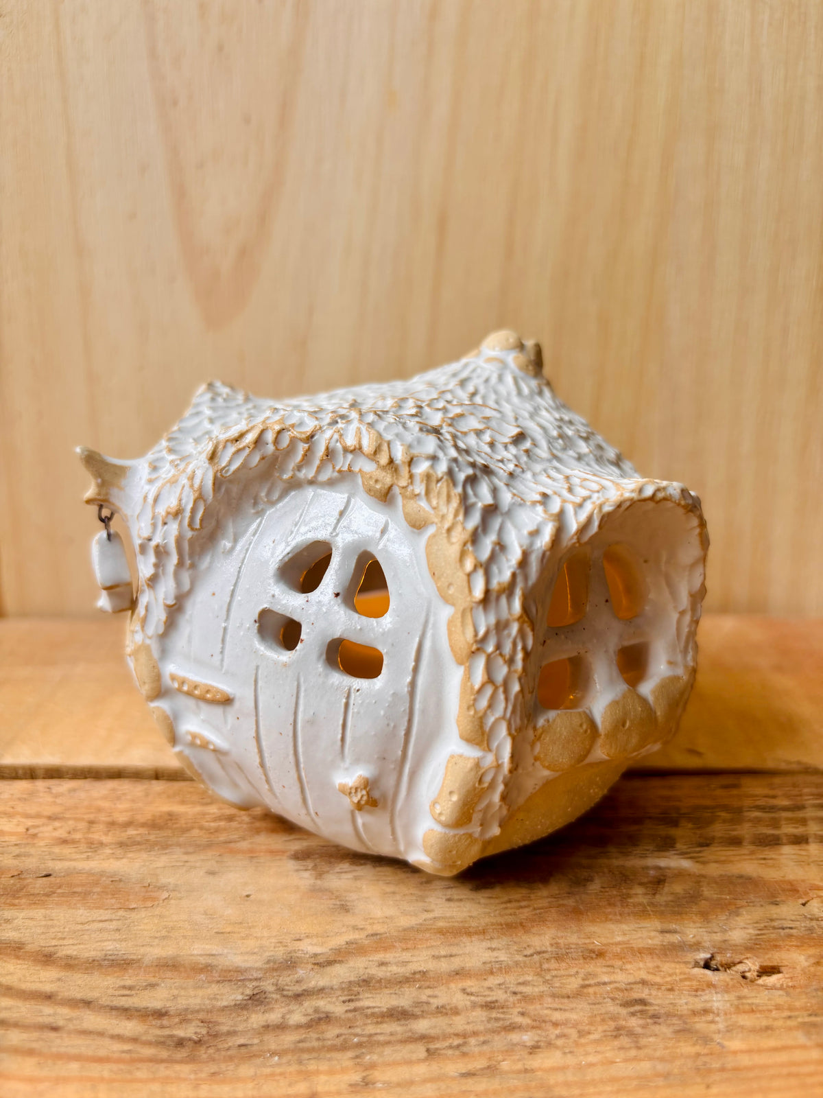 Maison Hobbit - photophore blanc et or 22