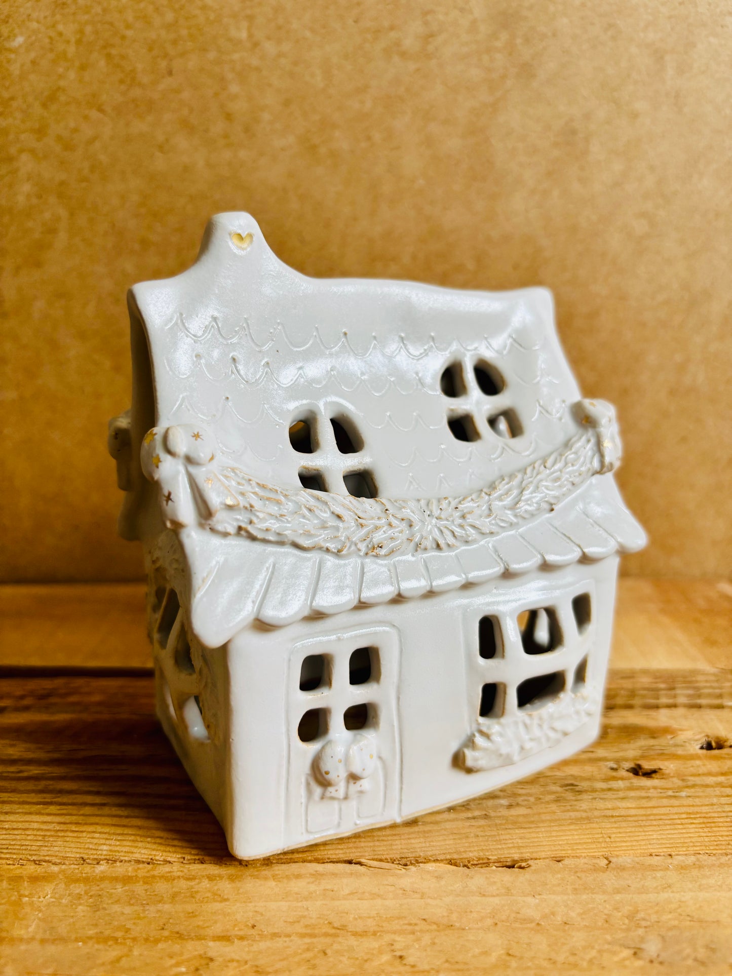 House 1 - white and gold tealight holder