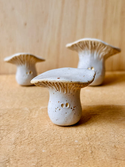 LEON MOYEN - champignon miniature blanc pyrité et or