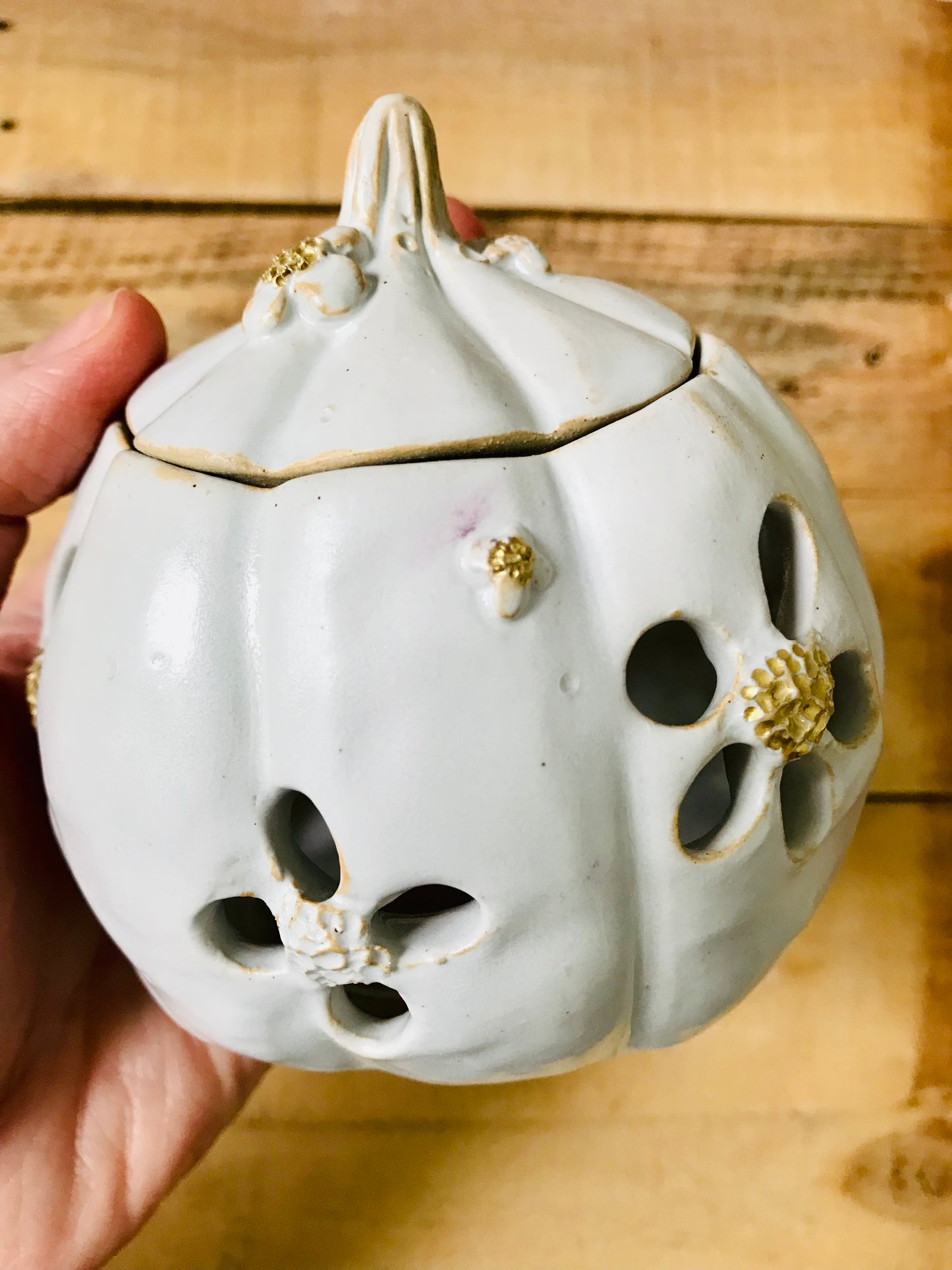 Pumpkin with flowers - white and gold diffuser