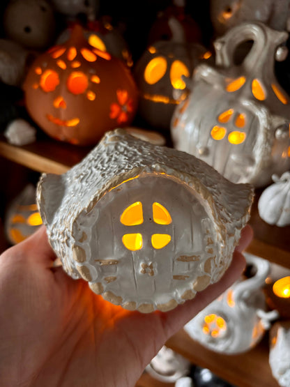 House 1 - white and gold tealight holder