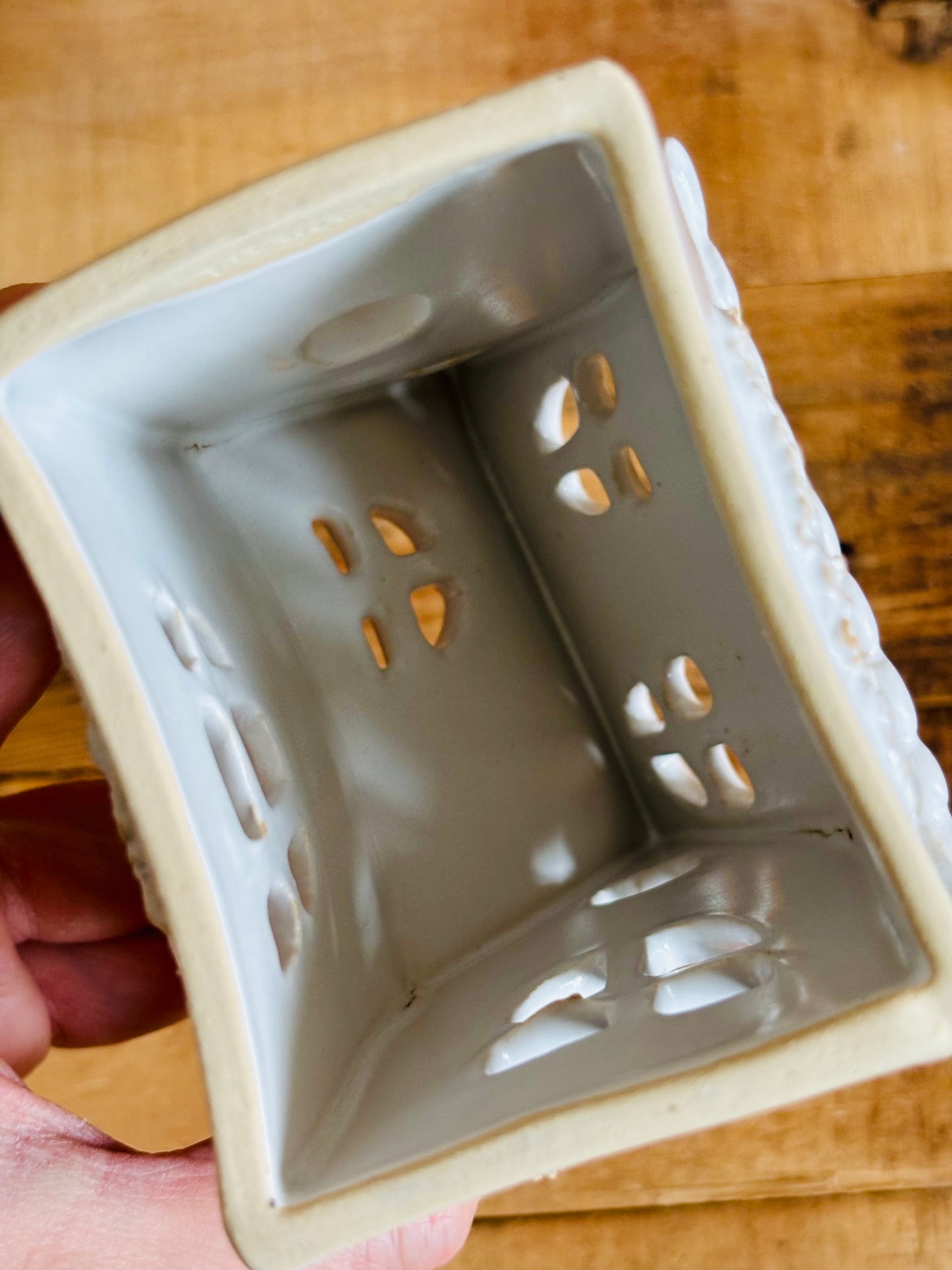 House 1 - white and gold tealight holder