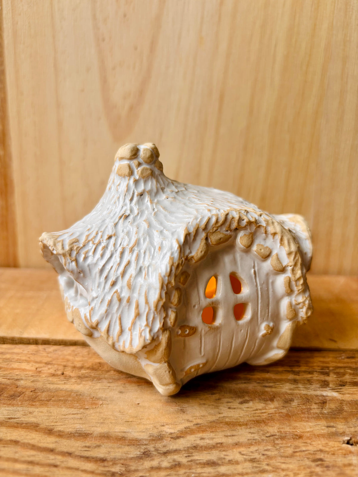House 1 - white and gold tealight holder