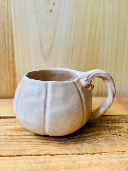 Tasse citrouille beige et or - 1