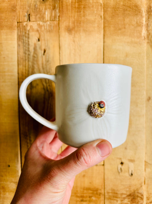 Tasse printemps - blanc, or, noir et cuivre - imparfaite