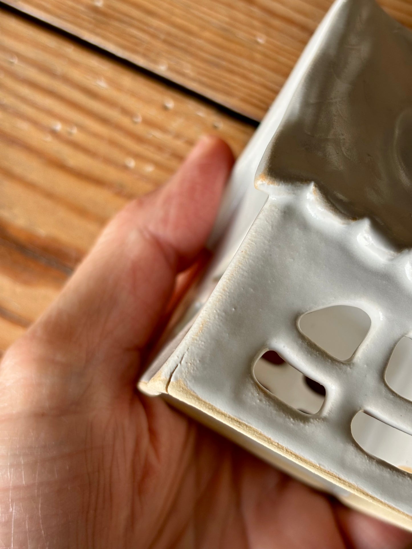 House 1 - white and gold tealight holder