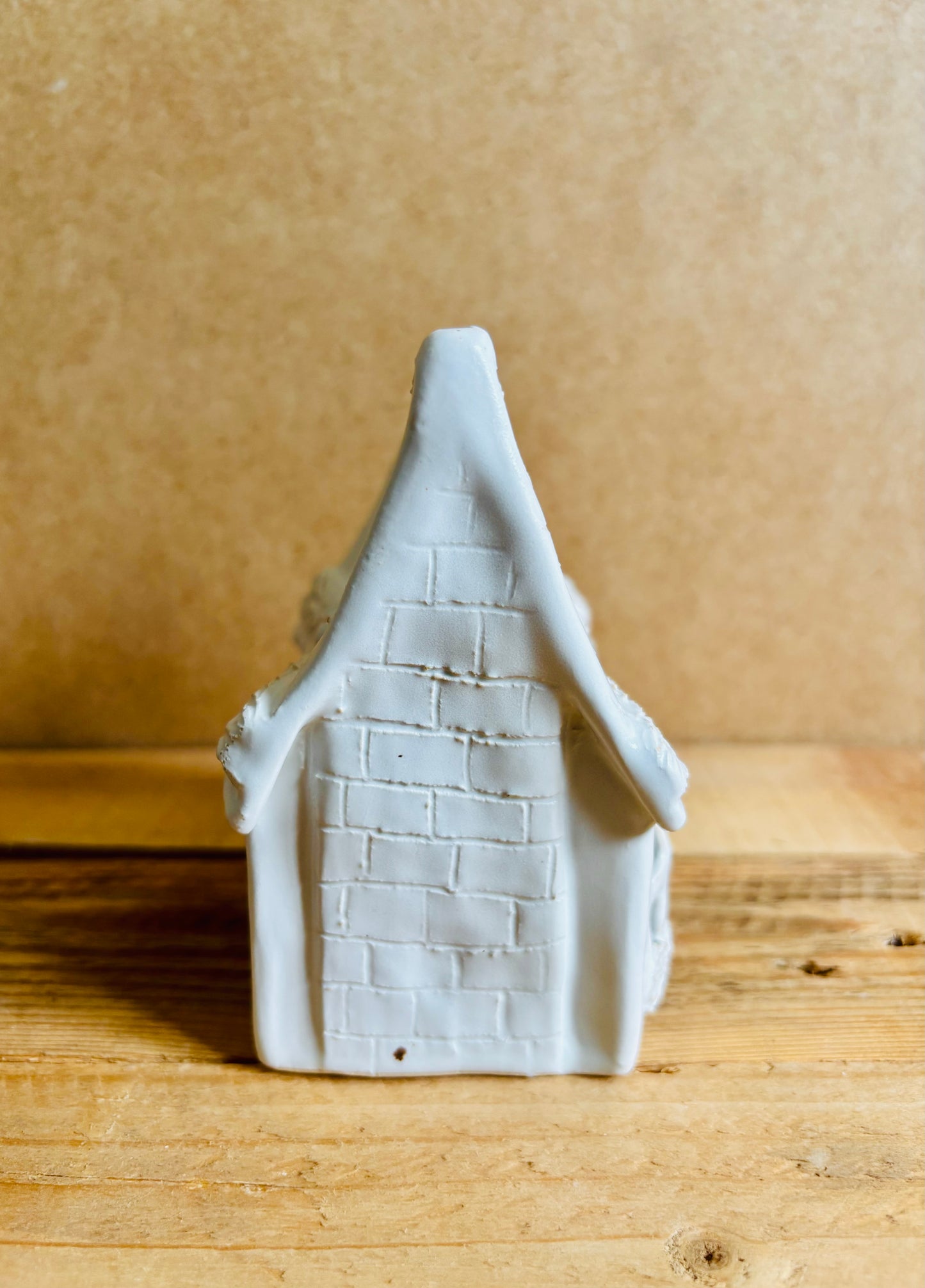 House 1 - white and gold tealight holder