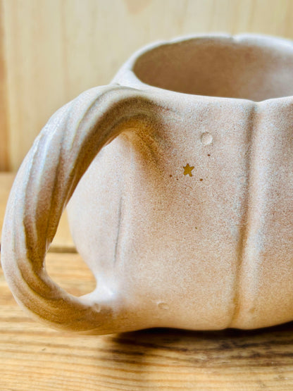 Tasse citrouille beige et or - 1