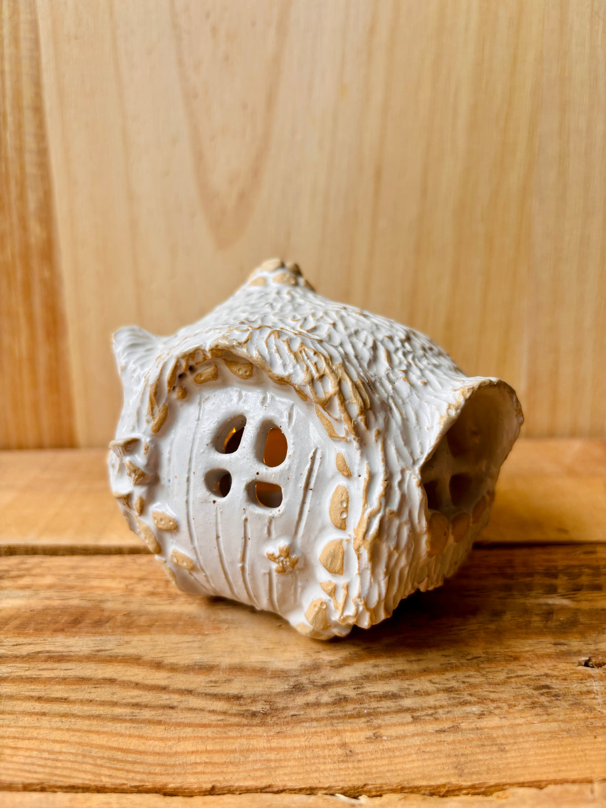 House 1 - white and gold tealight holder