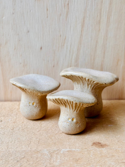 LEON GRAND - champignon miniature beige pyrité et or
