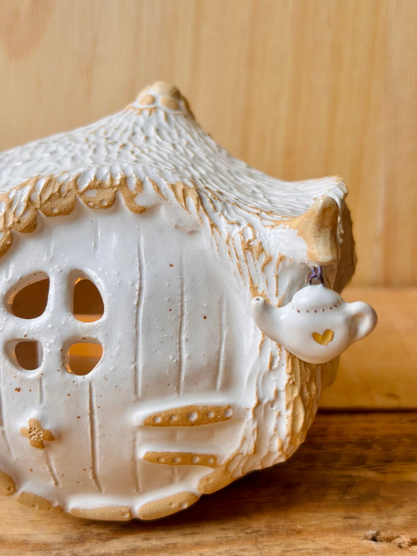 House 1 - white and gold tealight holder