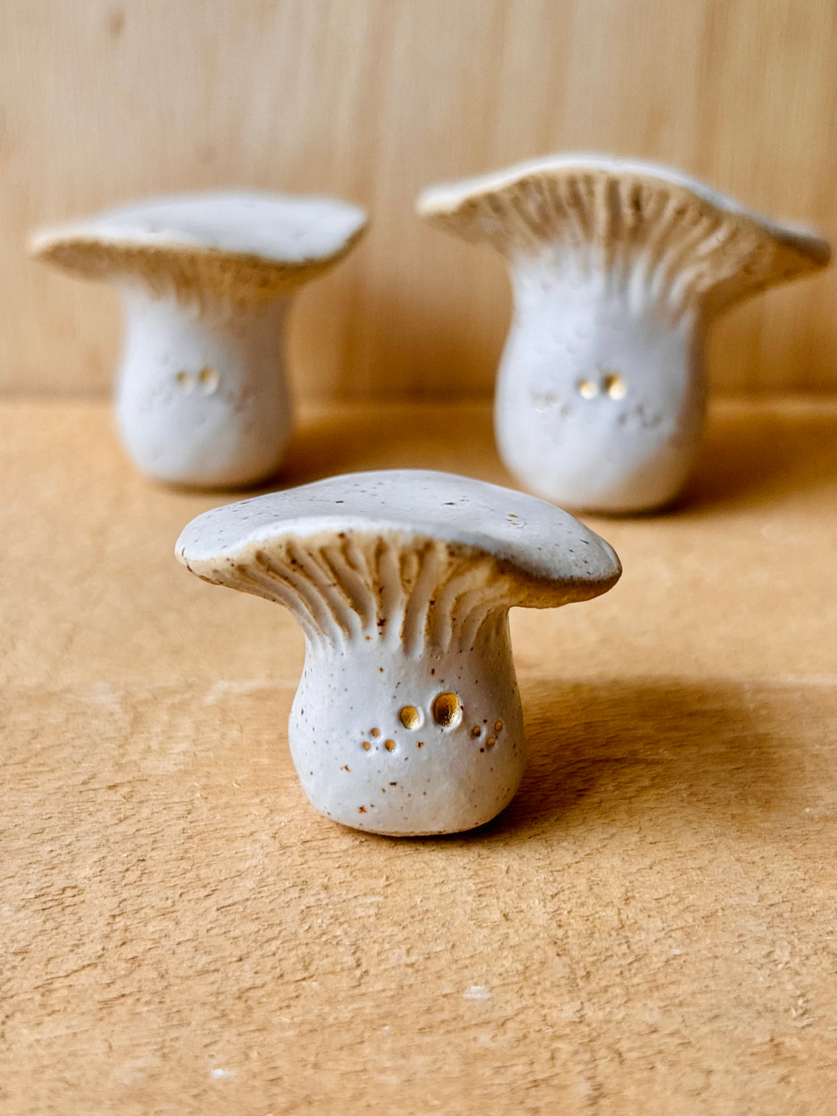 LEON PETIT - champignon miniature blanc pyrité et or