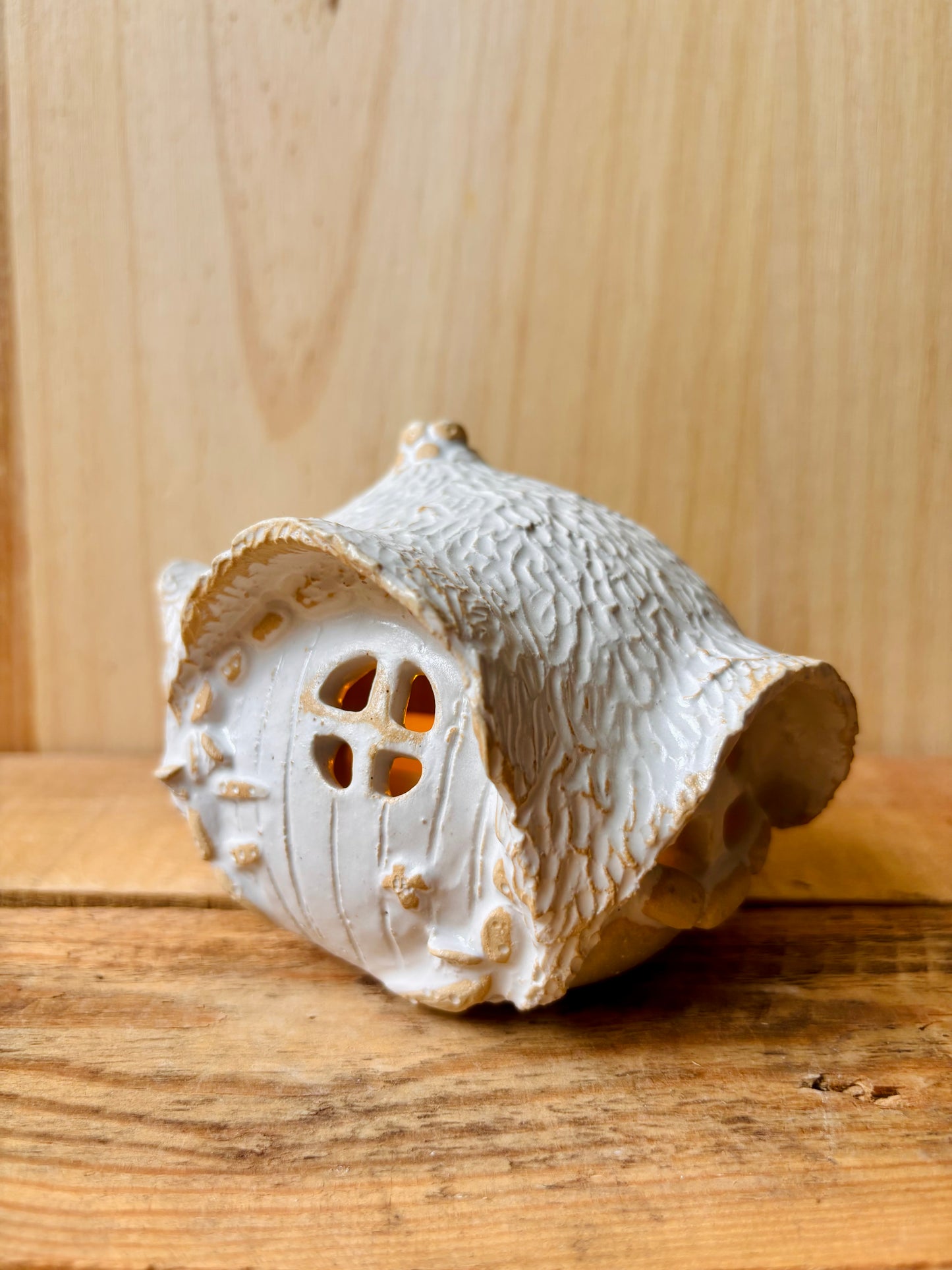 House 1 - white and gold tealight holder