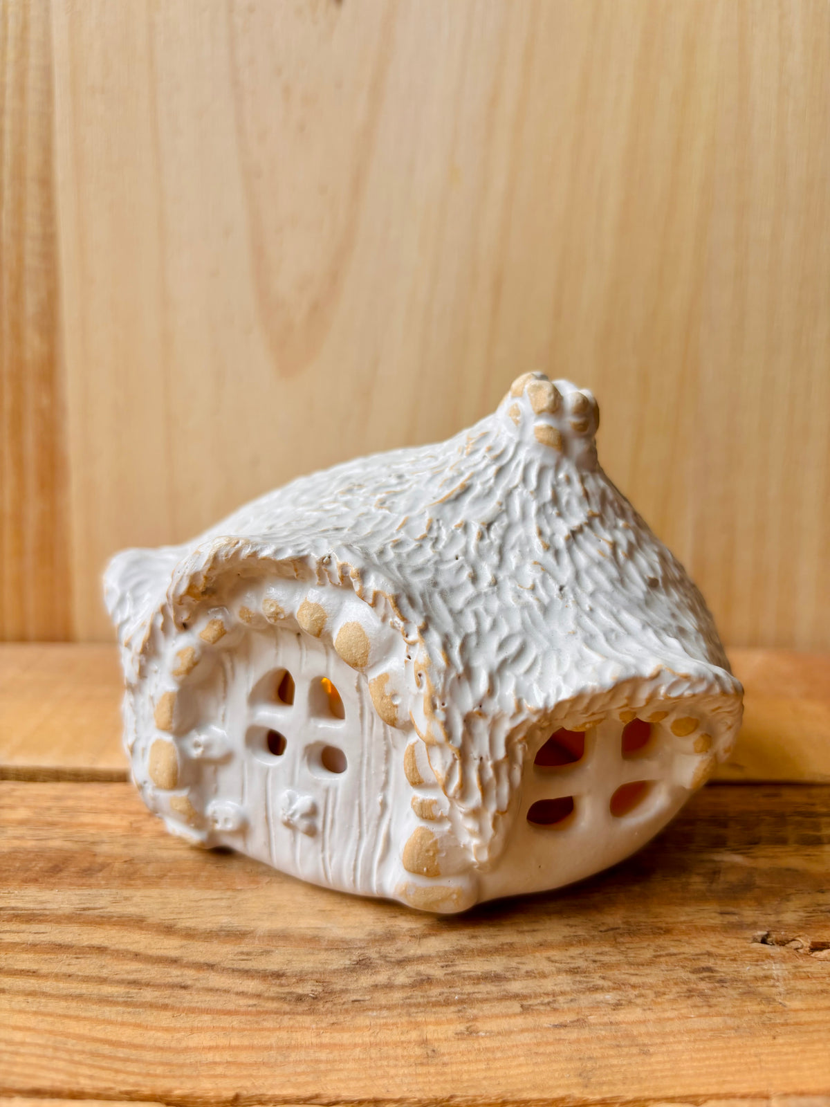 House 1 - white and gold tealight holder