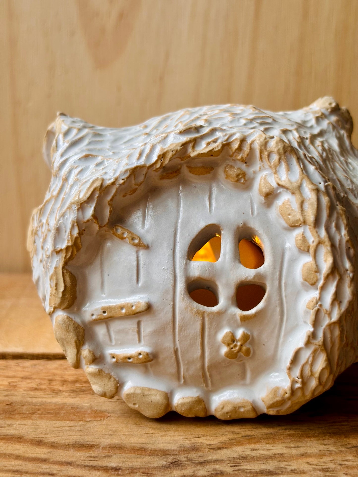 House 1 - white and gold tealight holder