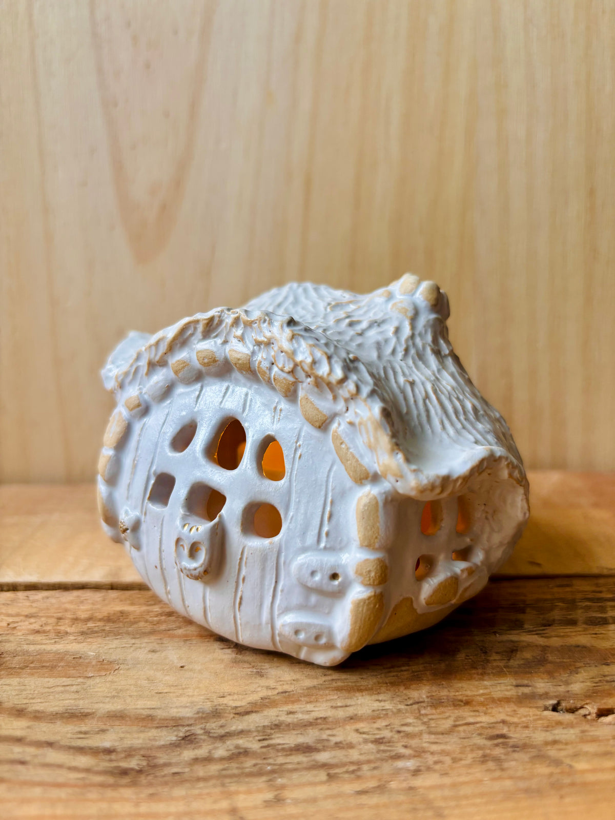 House 1 - white and gold tealight holder