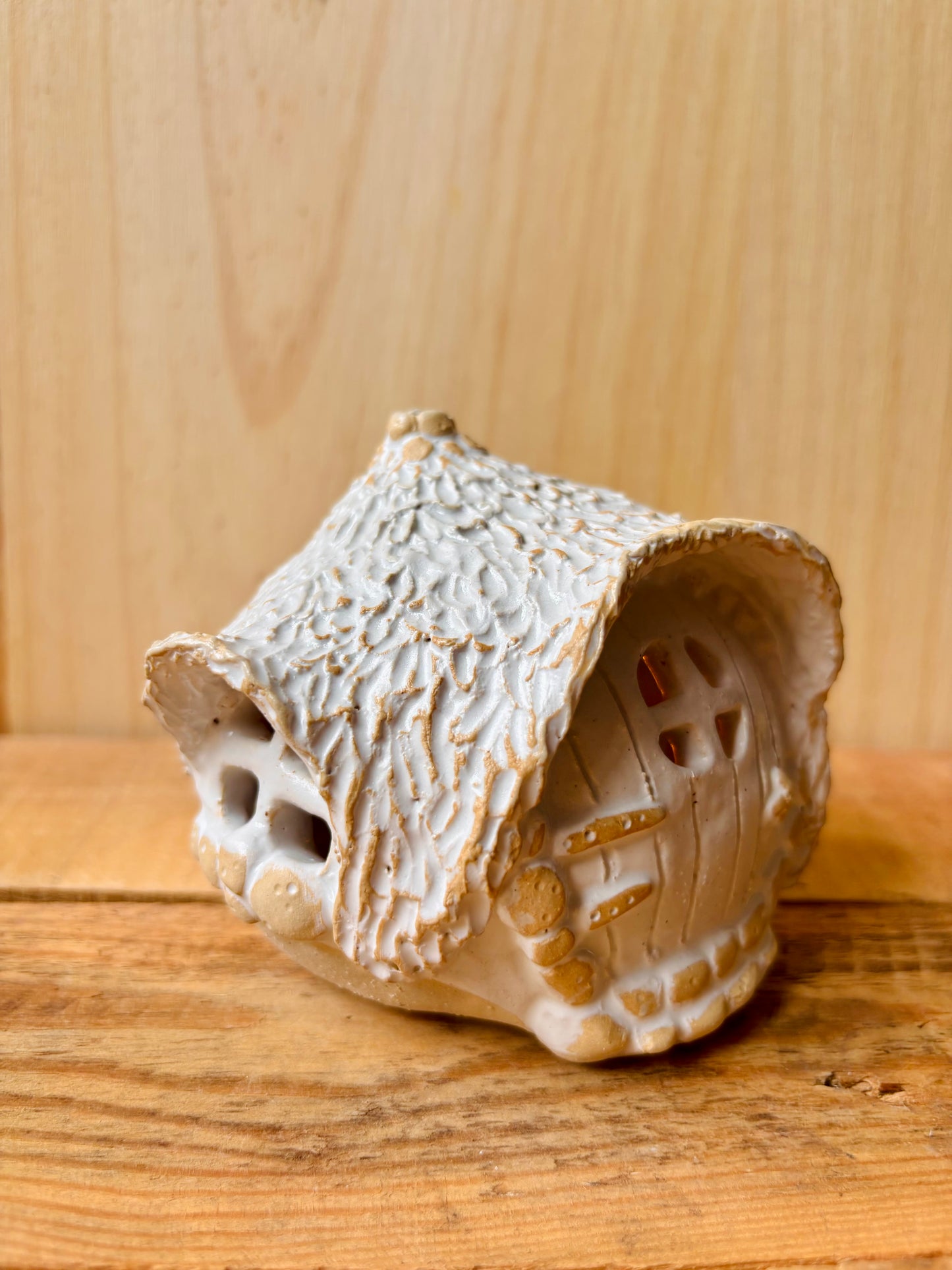 House 1 - white and gold tealight holder