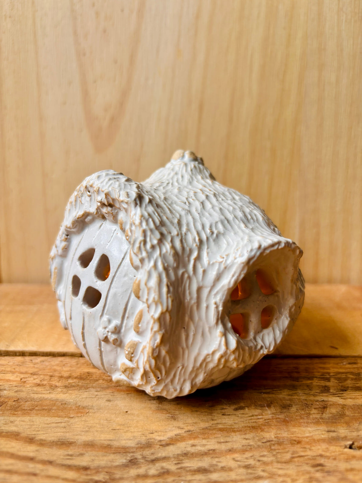 House 1 - white and gold tealight holder