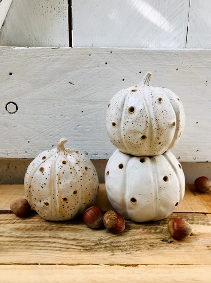 Pumpkin - spotted white tealight holder