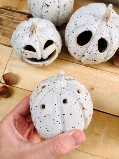 Pumpkin - spotted white tealight holder