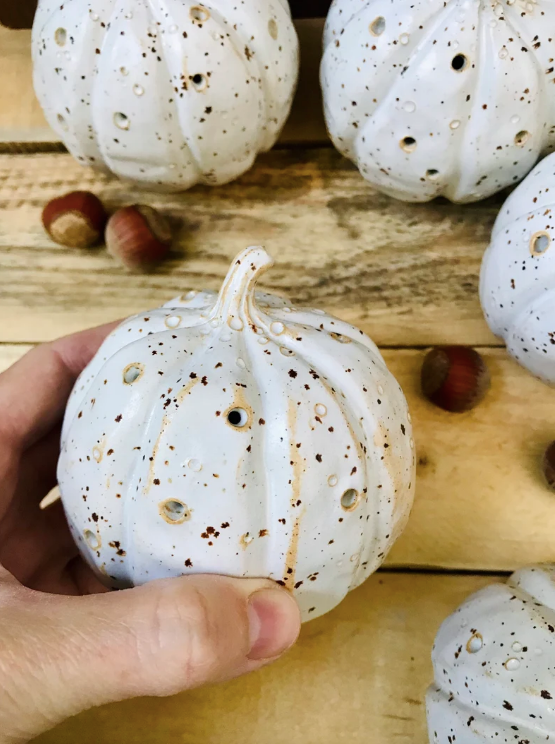 Pumpkin - spotted white tealight holder