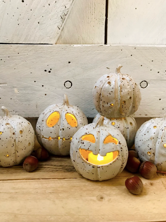 Pumpkin - spotted white tealight holder