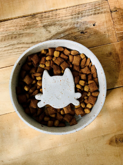 Anti-glutton bowl with white cat pattern