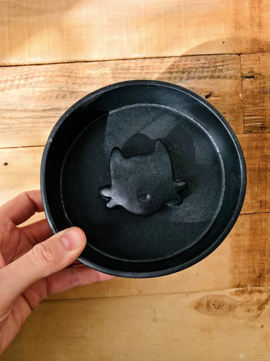 Anti-glutton bowl with black cat pattern