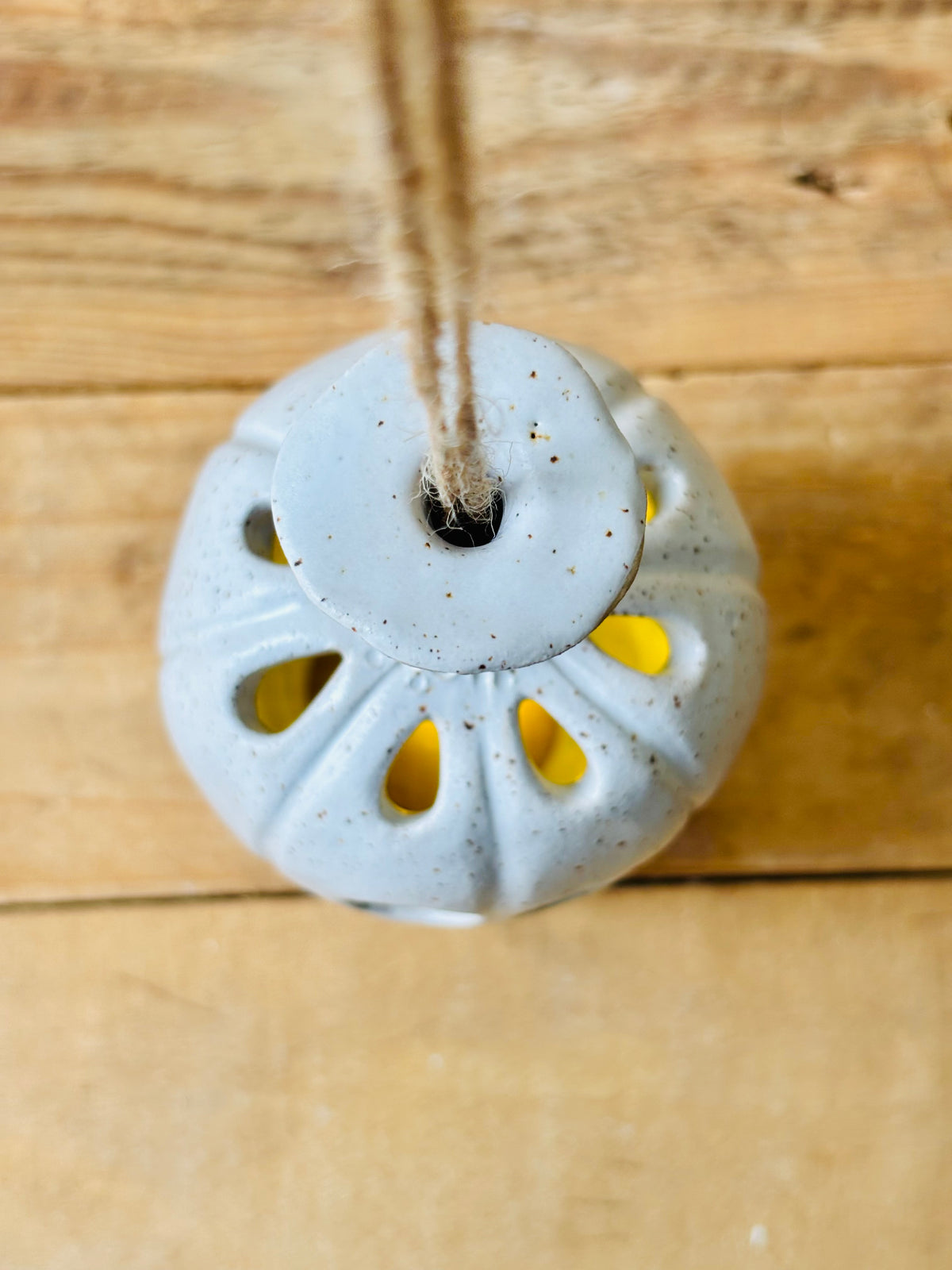 MARTIN FIOLE - photophore suspension blanc moucheté et or - 3
