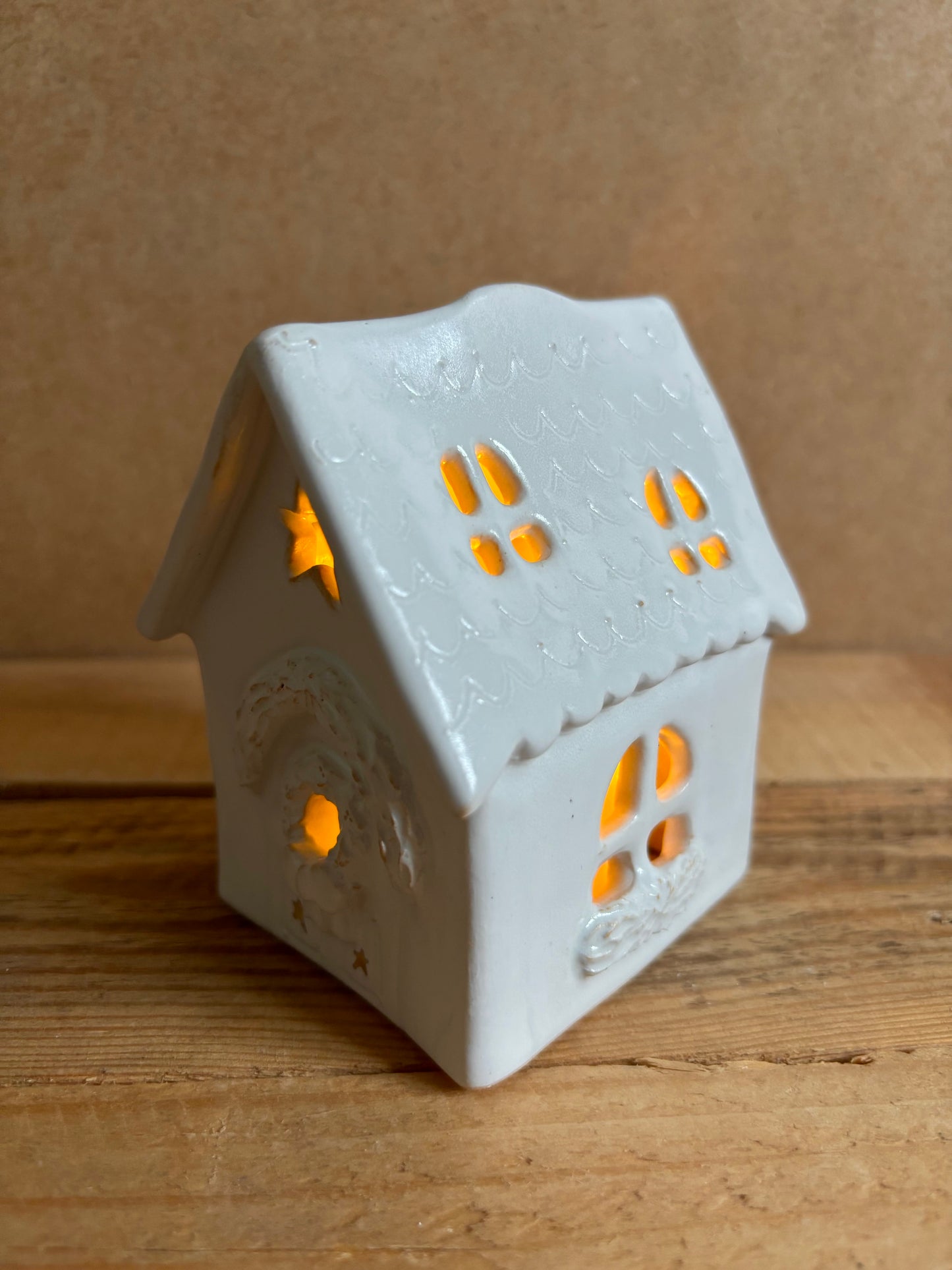 House 1 - white and gold tealight holder