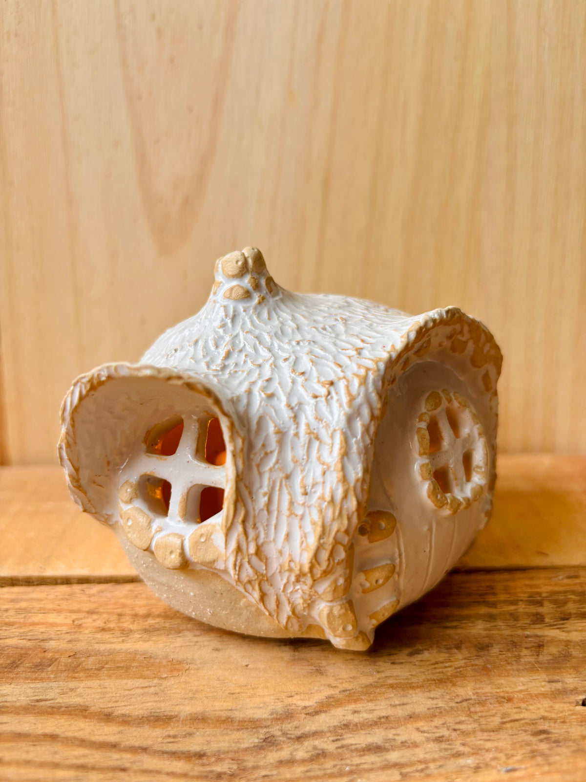 House 1 - white and gold tealight holder