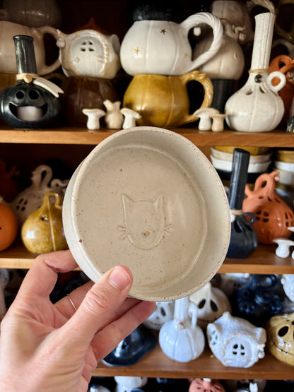 Cat pattern bowl - white and gold - in stock
