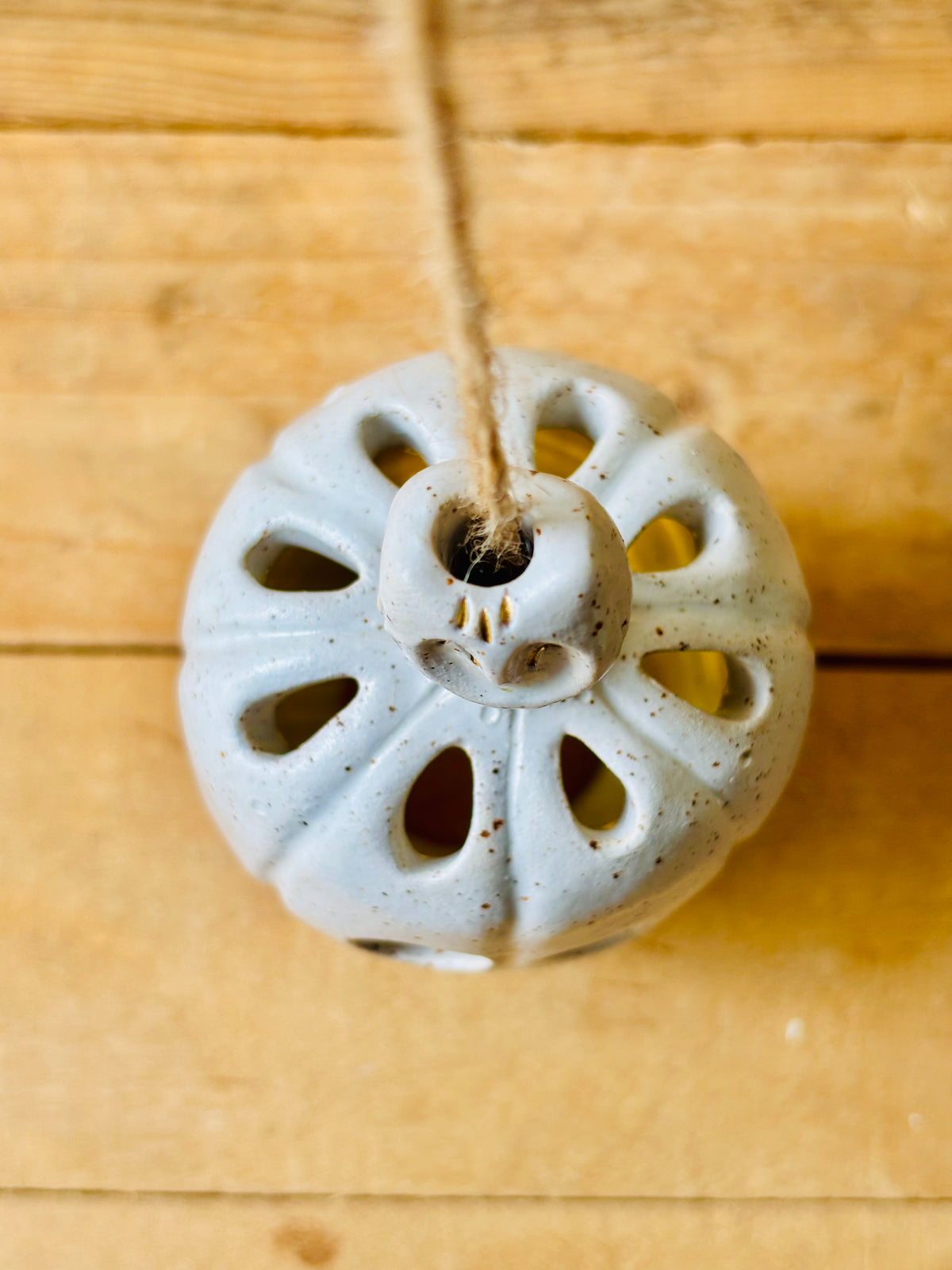 MARTIN FIOLE - photophore suspension blanc moucheté et or - 4