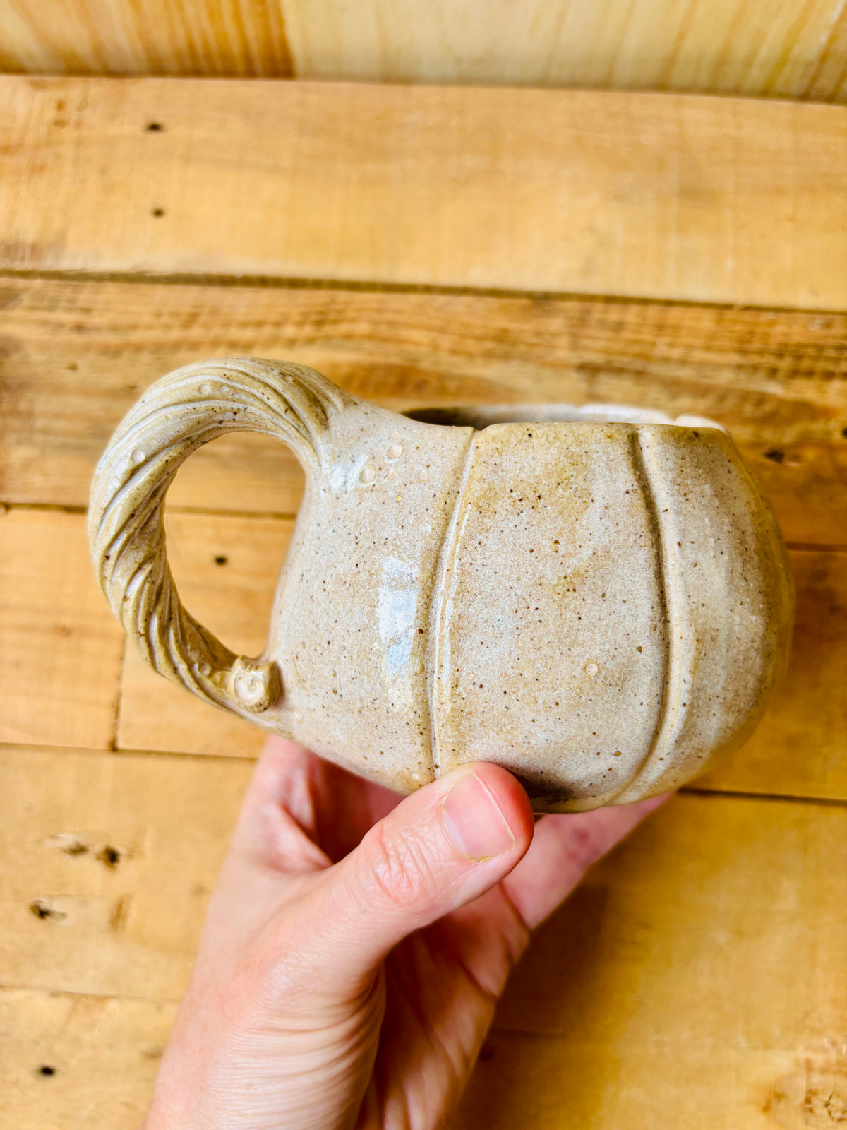 Tasse citrouille beige moucheté et or - 3 - imparfaite