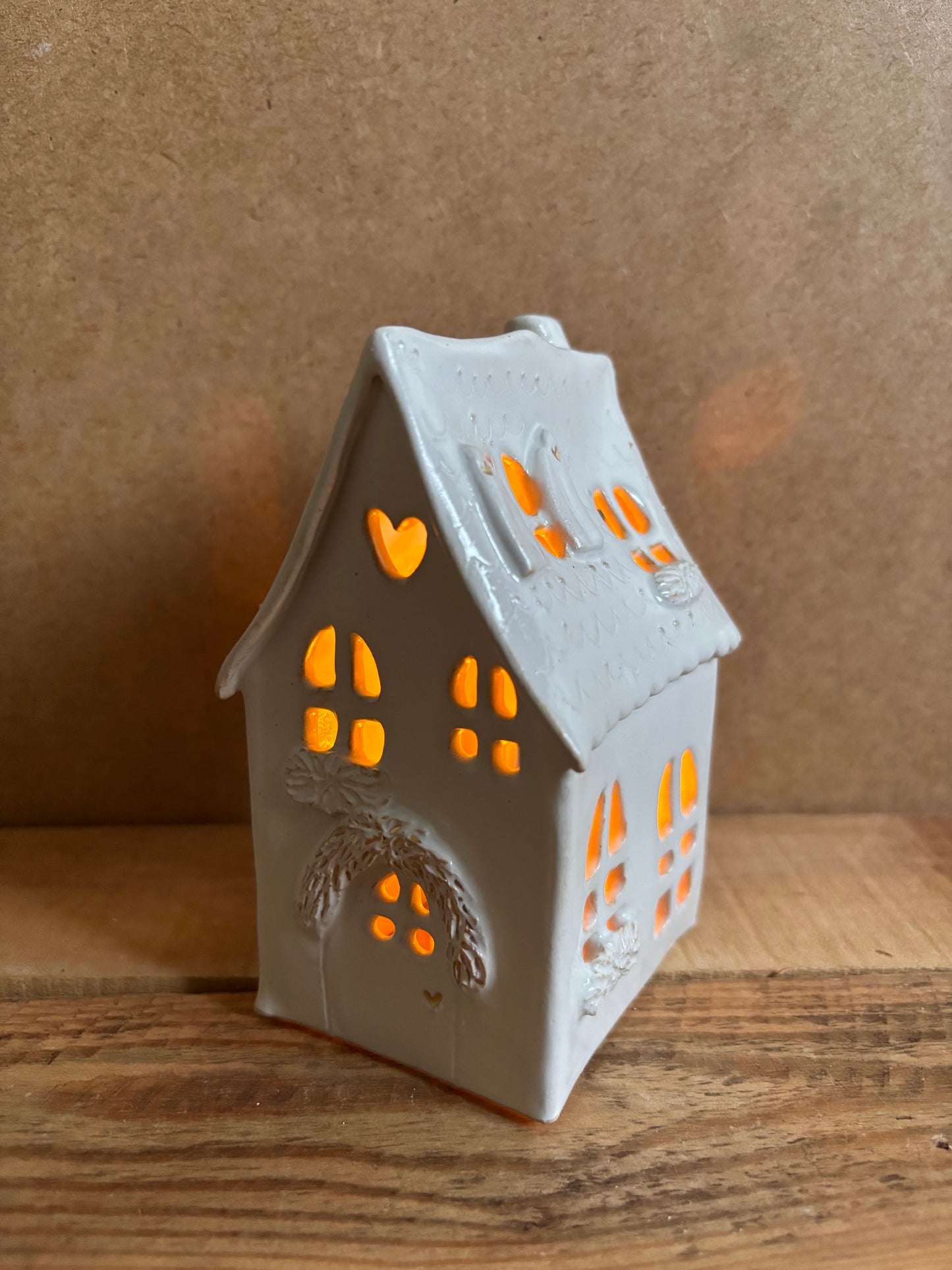 House 1 - white and gold tealight holder