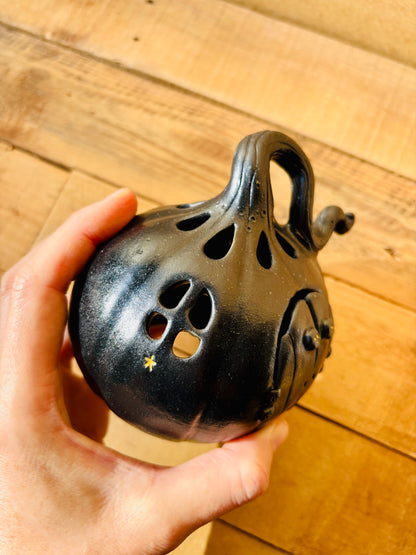 Maison citrouille - photophore noir et doré 3