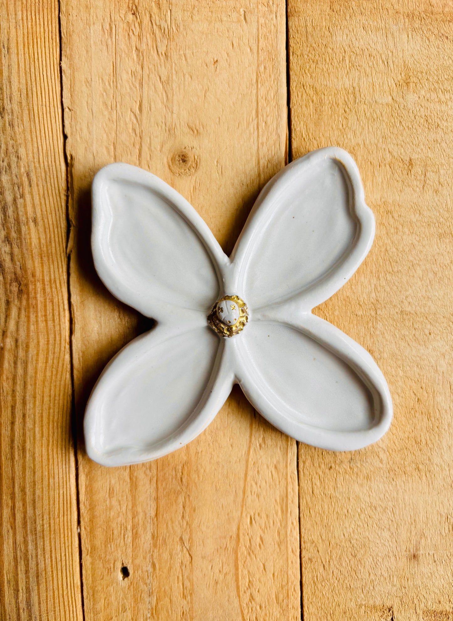 Petite fleur et coccinelle palette aquarelle blanche et or - 1