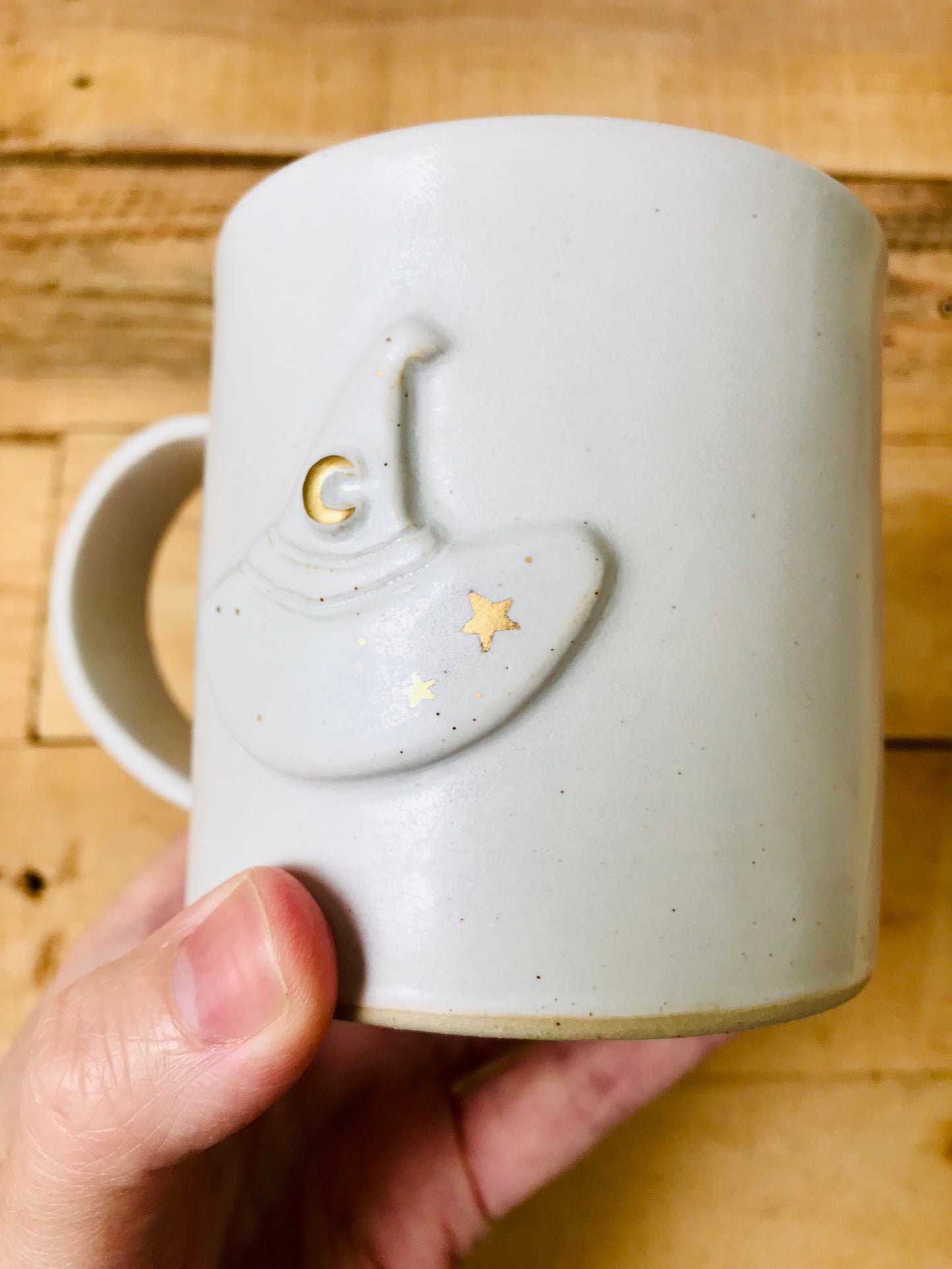 Mug with a witch hat - white and gold - 4